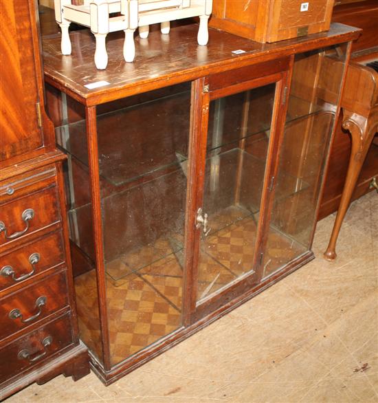 Shop display cabinet